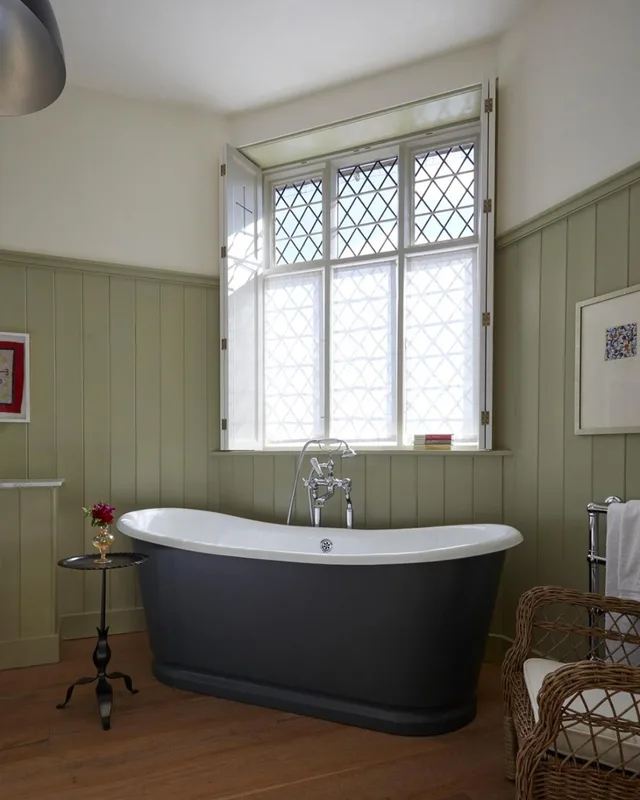 جناح جونيور، Hotel Endsleigh 1/1