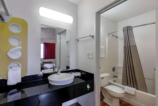 غرفة قياسية بسريرين مزدوجين، Motel6 Modesto, CA 4/4
