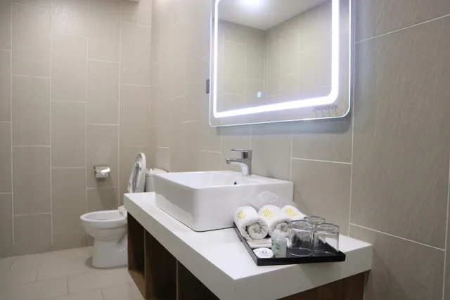 Deluxe, Triple, Roxy Hotel Padungan 8/8