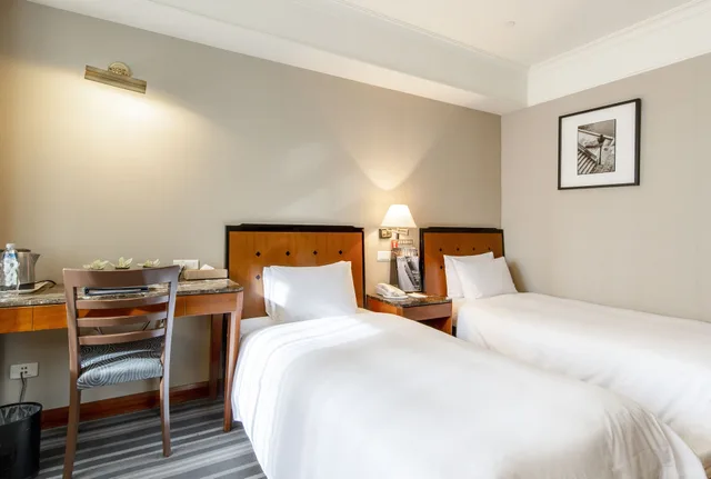 Elite, Twin Beds, National 1/10