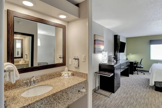 غرفة قياسية بسرير كينج، Holiday Inn Express Hotel Suites Beatrice 8/10