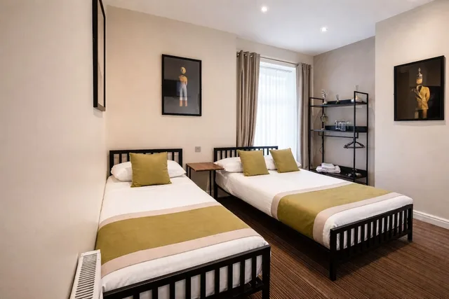 غرفة عائلية ثلاثية بسرير مزدوج وسرير فردي، The Kings Cross Hotel 1/8