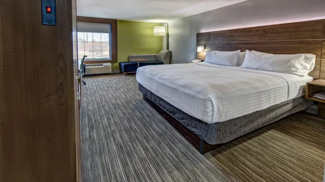 غرفة بسرير كينج، Holiday Inn Express Hotel And Suites Crossville 2/7
