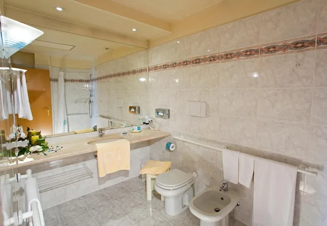 جناح جونيور بسرير كوين وسرير فردي، Hotel Terme Orvieto 2/2