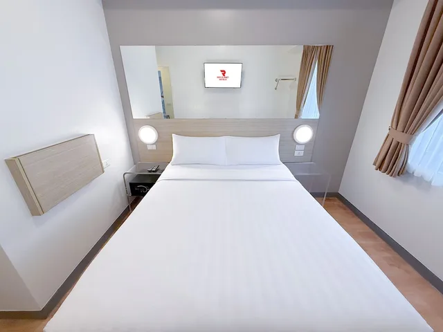 غرفة بسرير كوين، Red Planet Makati Amorsolo 3/10