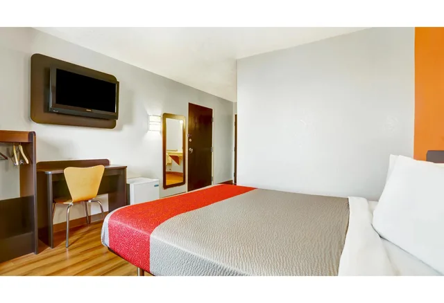 1 Queen Bed - Non-Smoking, Hearing Impaired، Motel6 Benson, AZ 7/8
