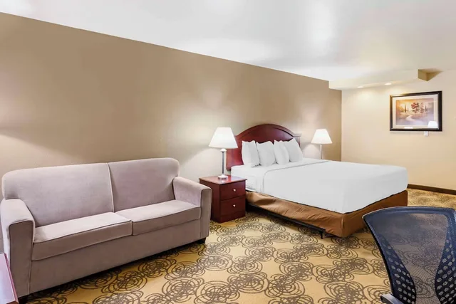 غرفة قياسية بسرير كينج مع أريكة لذوي الإعاقة، Best Western Elko Inn 3/4