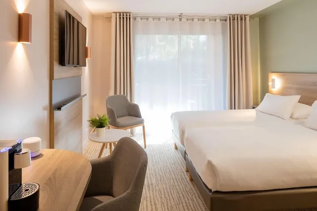 Standard, King Bed, Vital Parc 2/3