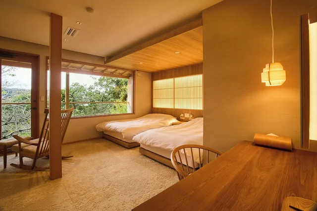 غرفة يابانية غربية بخمسة أسرّة وفرشتي فوتون بغرفتي نوم بحمام خاص، Jinya Ryokan 6/10
