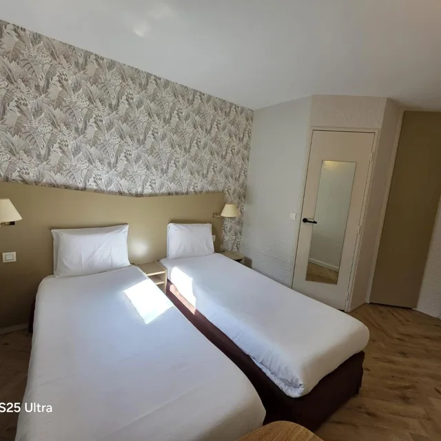 غرفة بسريرين منفصلين، KYRIAD CHANTILLY 3/10