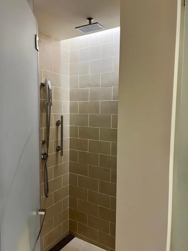 Deluxe, King Bed, Golf Course View, Balcony، VOGO Abu Dhabi Golf Resort & Spa 7/7