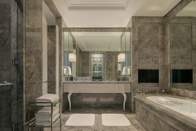Room, King Bed, THE ST. REGIS KUALA LUMPUR 2/3