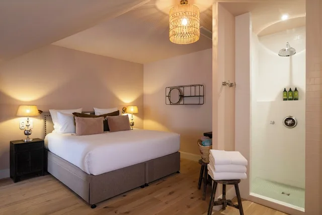 2 Bedrooms, Suite, King and Queen Bed, Sea View, Sofa, with Pool، La Bastide D Antoine 4/7