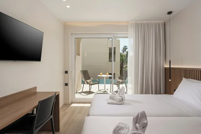 Superior, Double Bed, Shared Pool, Sofa، Marika Hotel Chania 3/10