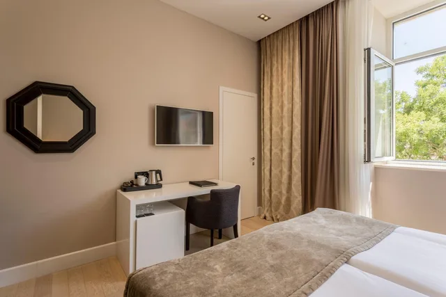 غرفة سوبيريور بسرير كوين بإطلالة على المدينة مع أريكة، Cornaro Hotel 4/9