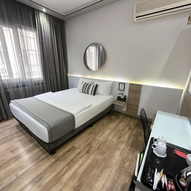 غرفة قياسية بسرير كينج، My Dora Hotel 1/9