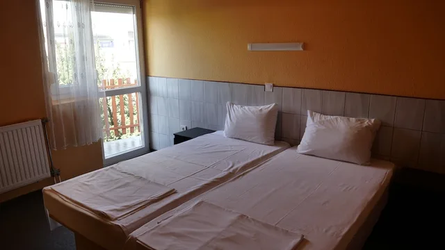 غرفة بسريرين منفصلين، Attila Hotel 2/6