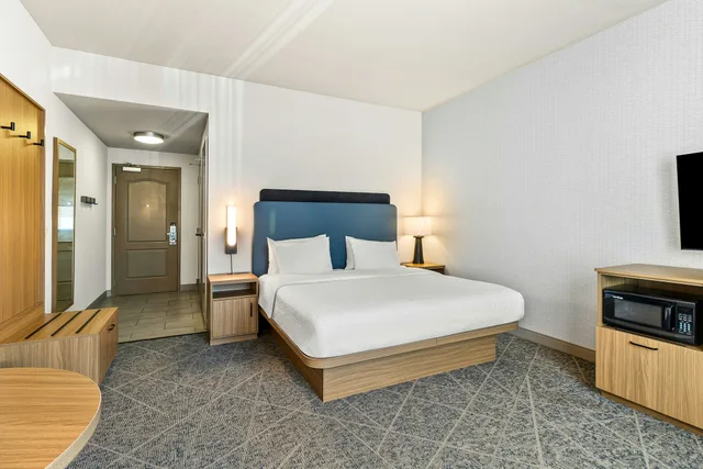 غرفة بسرير كينج، Hampton Inn Suites Merced 2/4