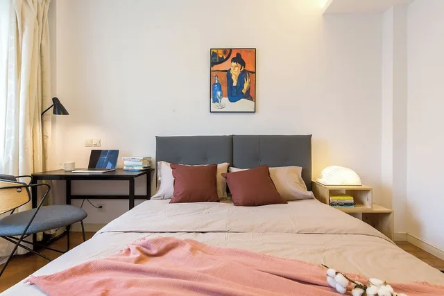 2 Bedrooms, Senior, Apartment, 2 Queen Beds, Kitchen, Book and Bed-People's Square 9/10