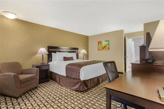 Room, King Bed, Pet Friendly, Best Western Plus Pleasanton Inn 3/8