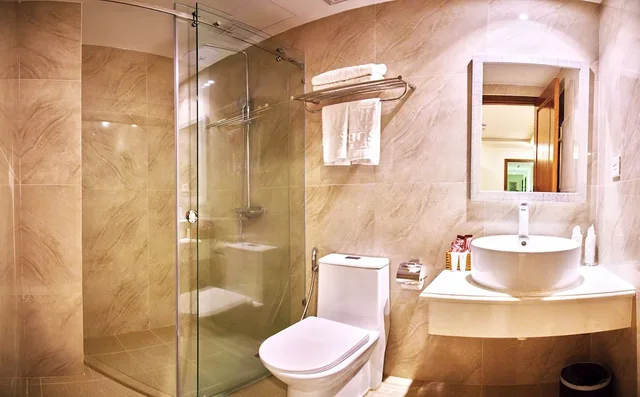 غرفة سوبيريور ثلاثية بسرير كوين وسرير فردي، BOSS HOTEL NHA TRANG 3/5