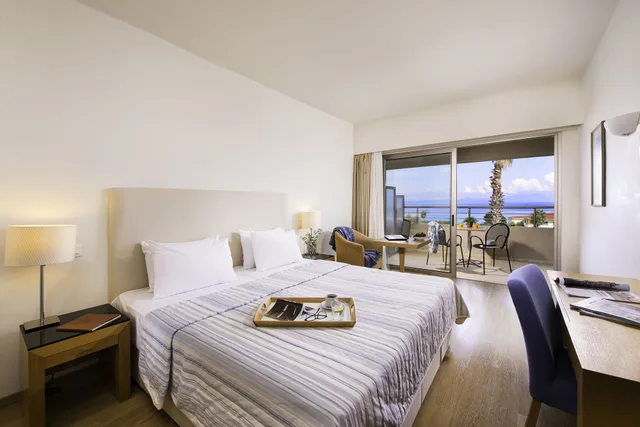 غرفة بسريرين منفصلين بإطلالة على البحر، Kassandra Palace Seaside Resort 4/9