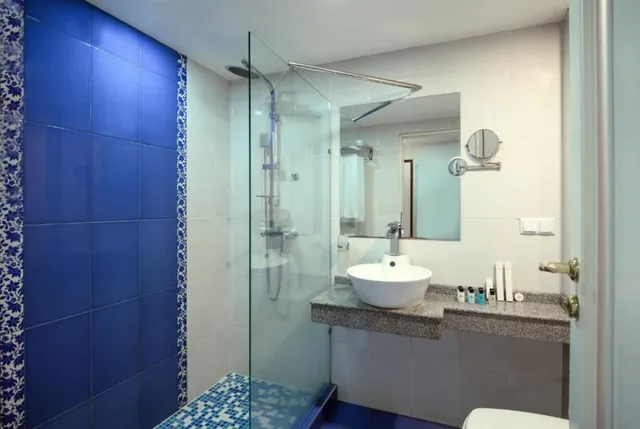 Deluxe Double or Twin Room with Balcony, Royal Plaza by Stellar Hotels, Yerevan 2/2