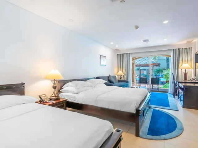 غرفة عائلية بسرير فردي مع أريكة، Movenpick Hotel & Resort Al Bidaa 3/9