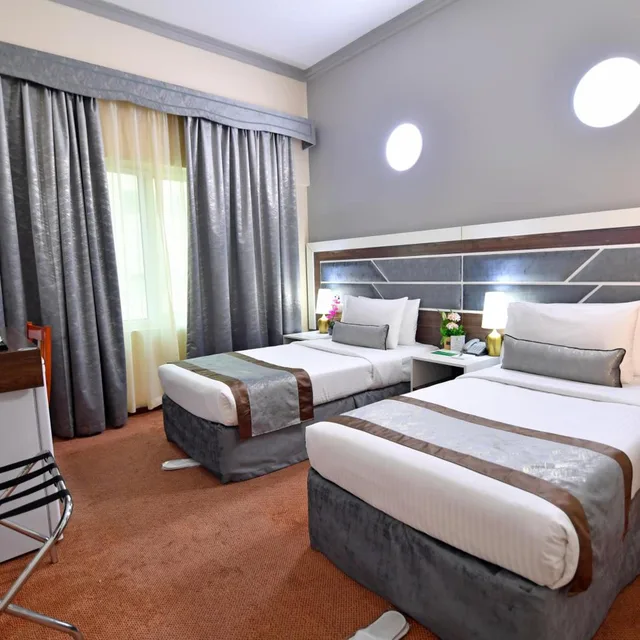 غرفة ديلوكس تنفيذية بسرير كينج، NEJOUM AL EMARATE HOTEL 5/10