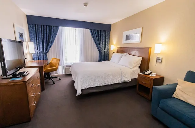 جناح بسرير بطابقين وسرير كوين مع أريكة، Deer Lake Horizon Hotel, BW Signature Collection 1/3