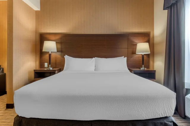 غرفة بسرير مزدوج، Best Western Plus Bathurst Hotel Suites 3/6