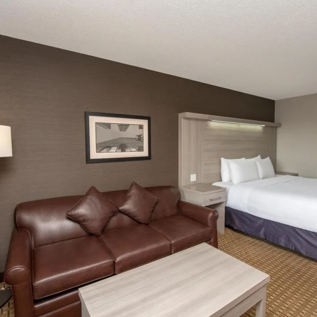 غرفة ديلوكس بسرير كينج، Village Park Inn Calgary 4/5