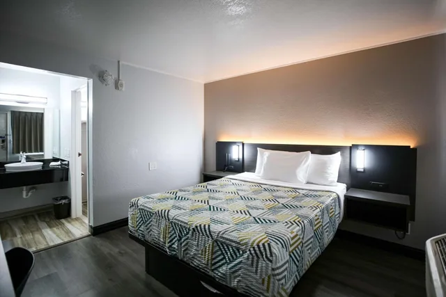 غرفة بسرير كوين، Motel6 Sacramento, CA - North 3/10