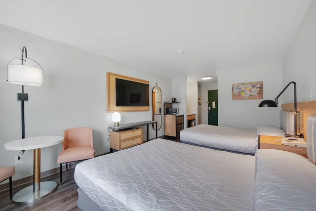 غرفة بسريرين كوين، Econo Lodge 7/10