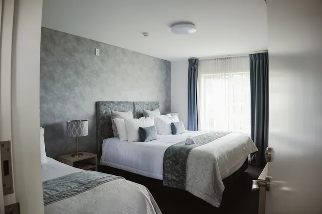 2 Bedrooms, Suite, Twin Beds, 2 King Beds, Radfords On the Lake 5/10