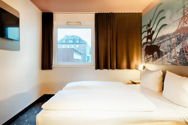 غرفة بسرير كوين، B&B Hotel Bremen-City 1/7
