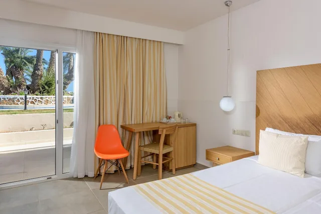 غرفة بسريرين منفصلين بإطلالة على المسبح، Zeus Hotels Palm Beach Hotel 10/10