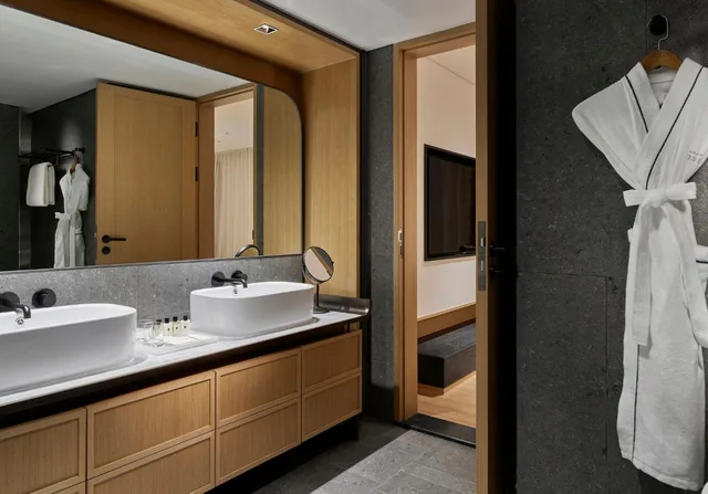 Ondol, Suite, City View, Corner, Grand Josun Busan 2/3