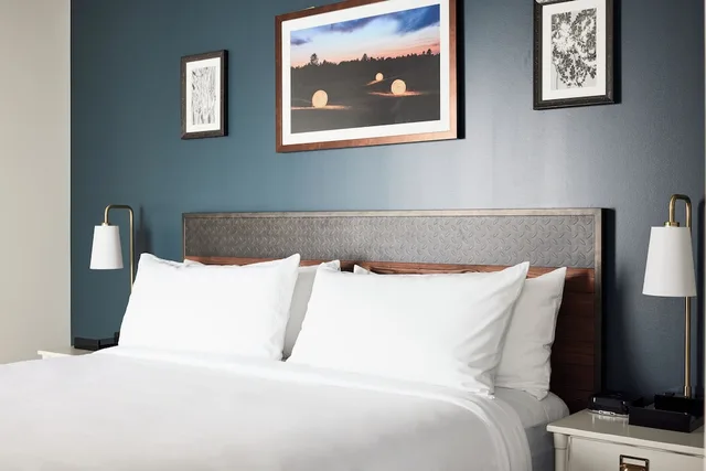 Luxury, Suite, 3 King Beds, Sofa, The Confluence Hotel 1/1