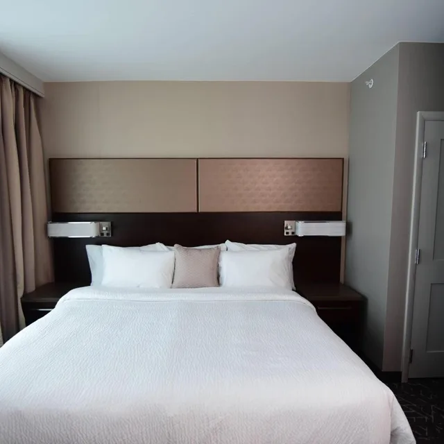 استوديو بسرير كينج مع أريكة بحوض استحمام لذوي الإعاقة، Residence Inn by Marriott Nashville Downtown/Convention Center 2/8