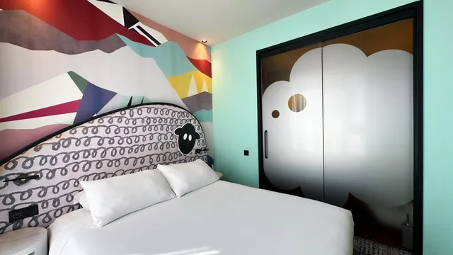 جناح بسرير كوين بشرفة، Ibis Styles Tbilisi Center 2/10