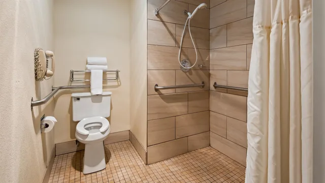غرفة قياسية بسرير كينج لذوي الإعاقة، Best Western Parkside Inn 5/8