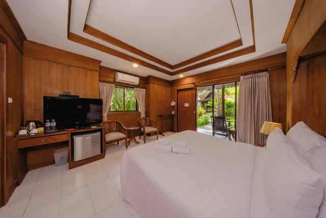 Deluxe, Bungalow, Queen Bed, Sand Sea Resort Railay Beach 3/7