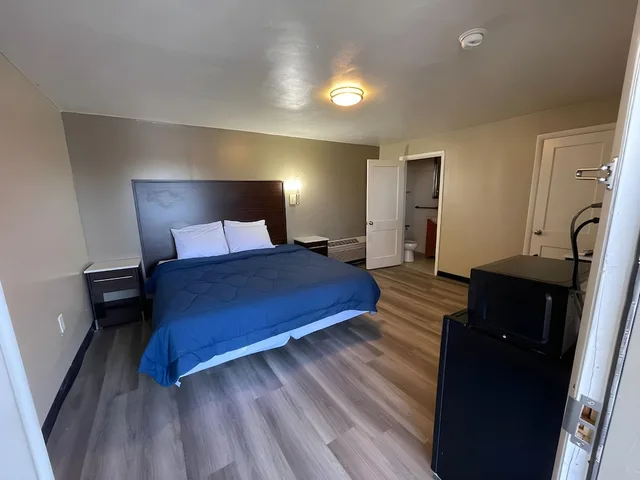 غرفة بسرير كينج للمدخنين، Scottish Inns Middletown 2/8