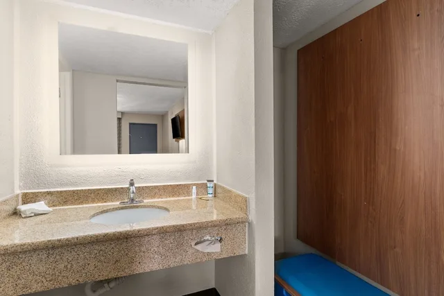 غرفة بسريرين كوين، Days Inn by Wyndham Albuquerque Northeast 7/7