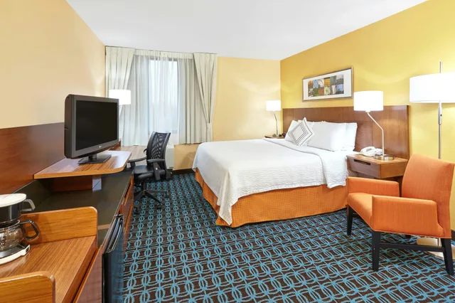 Room, Fairfield Inn Suites Chicago Lombard 1/4