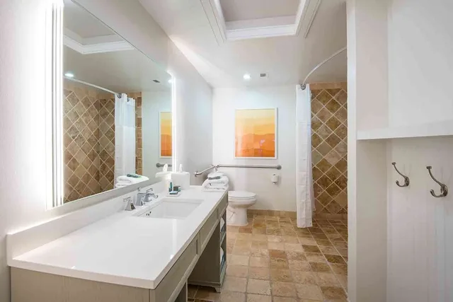 Resort, 2 Queen Beds, Accessible، Hawks Cay Resort 5/5