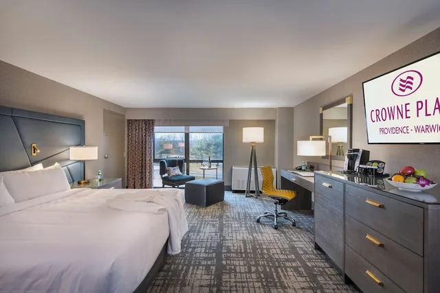 غرفة قياسية بسرير كينج، Crowne Plaza Hotel Providence Warwick 3/10