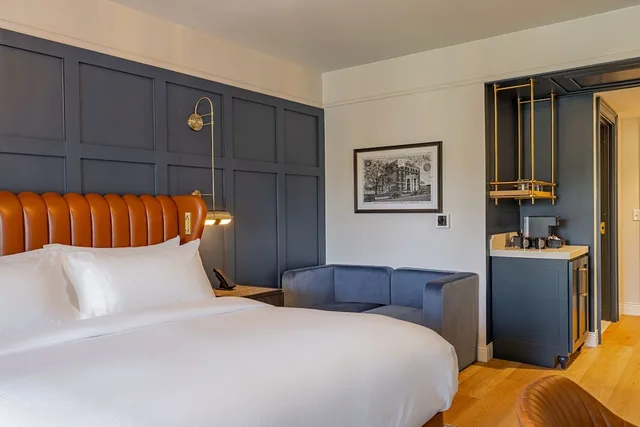 غرفة ديلوكس بسريرين كوين بشرفة، The Publisher, Fredericksburg, a Tribute Portfolio Hotel 1/2