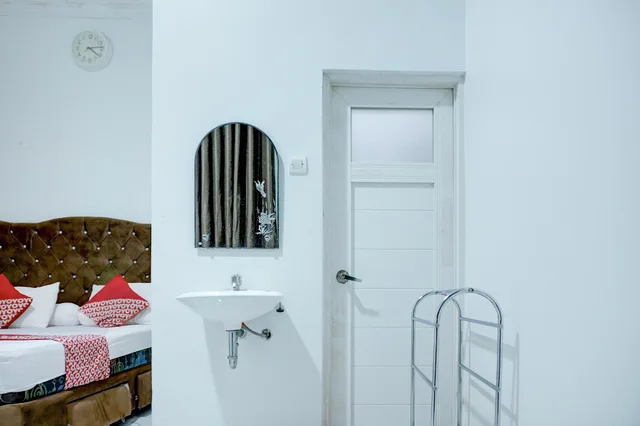 غرفة قياسية بسرير مزدوج، Hotel O Stasiun Cirebon Kejaksan Near Alun Alun Cirebon Formerly Family Homestay 1/1